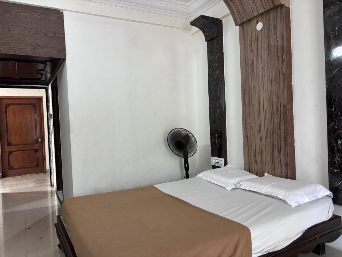 מייזור Hotel Raj Empire מראה חיצוני תמונה