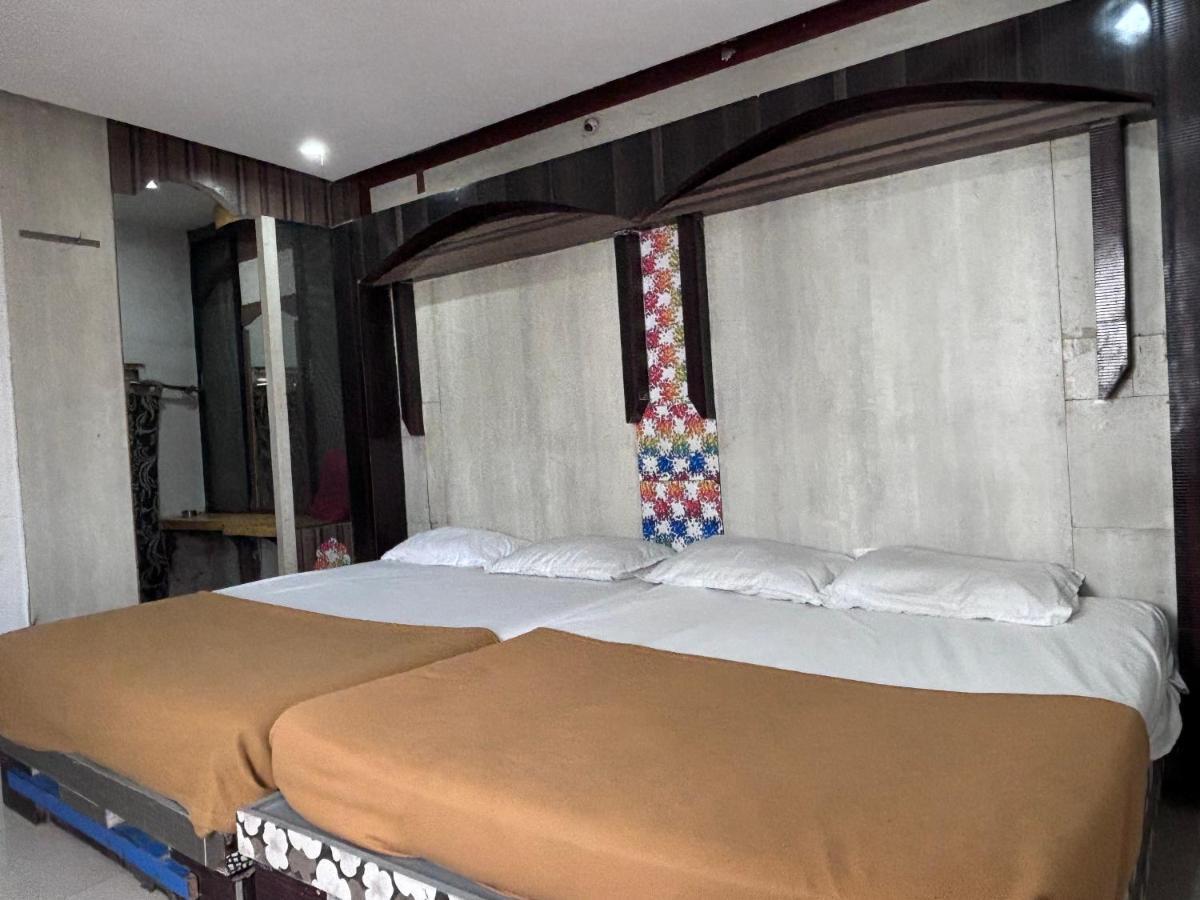 מייזור Hotel Raj Empire מראה חיצוני תמונה