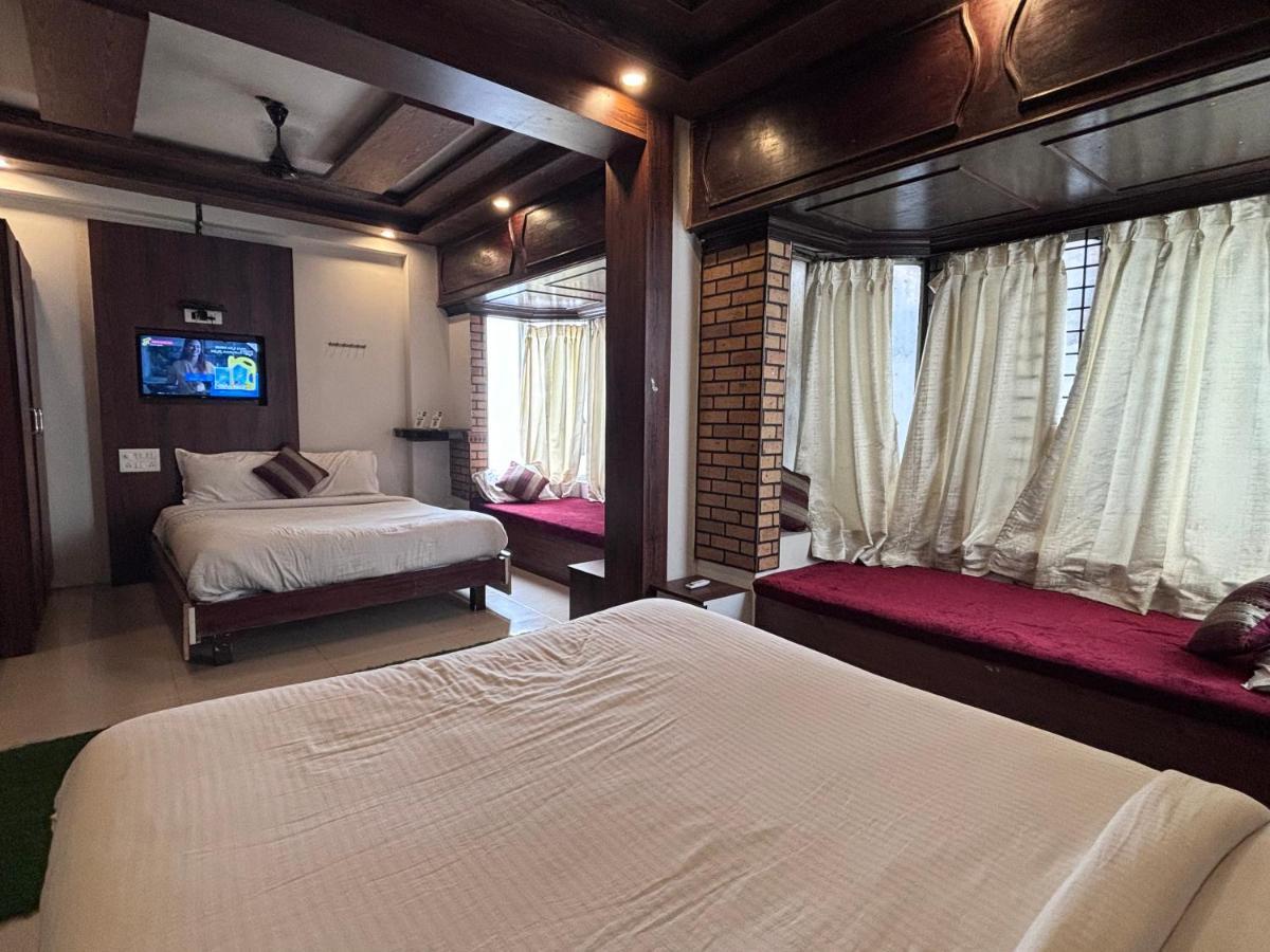 מייזור Hotel Raj Empire מראה חיצוני תמונה