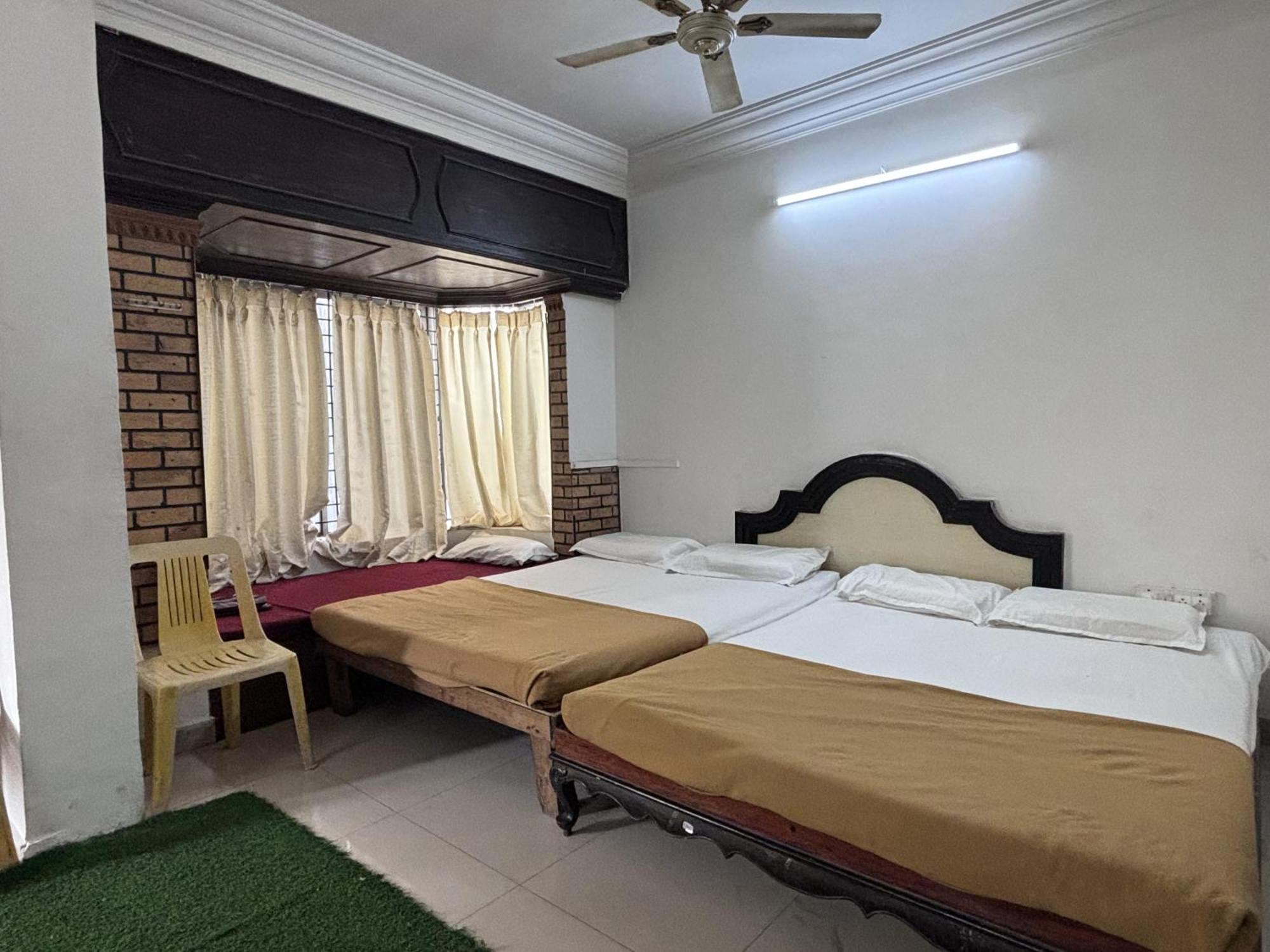מייזור Hotel Raj Empire מראה חיצוני תמונה
