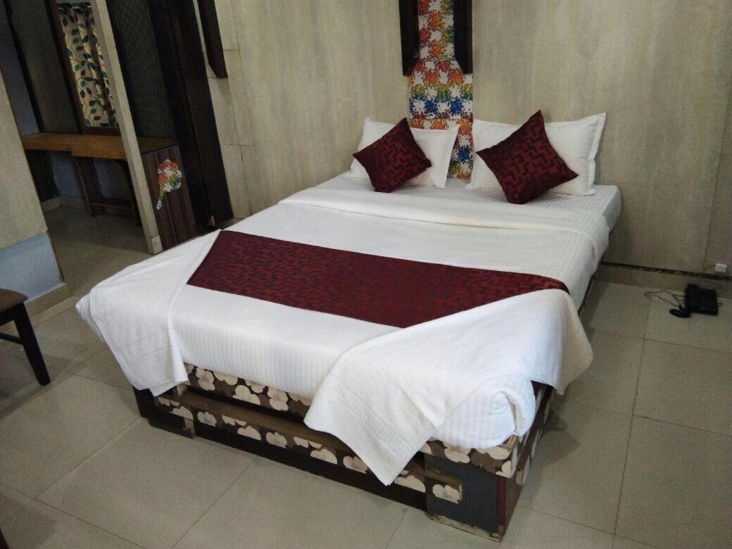 מייזור Hotel Raj Empire מראה חיצוני תמונה